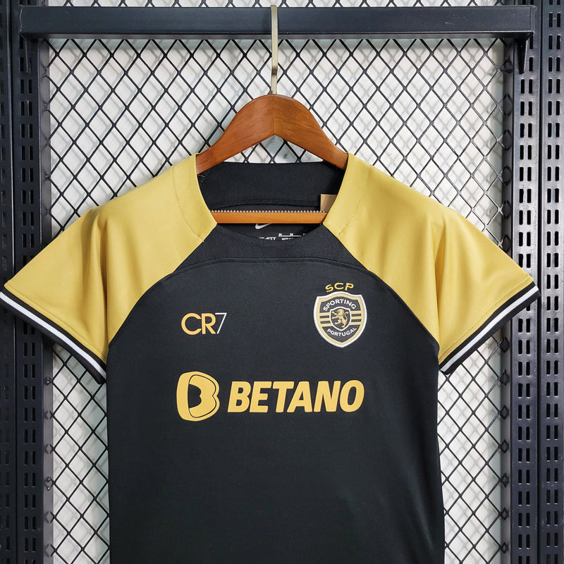 KIT INFANTIL DO SPORTING 23/24 PRETO E DOURADO